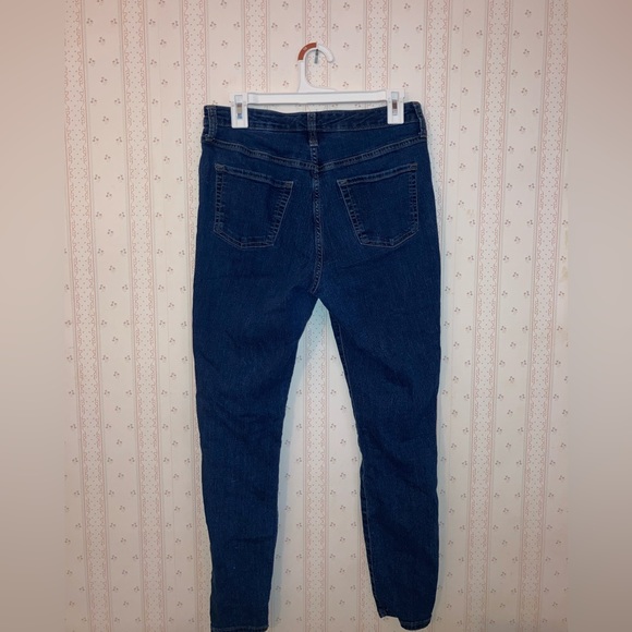 Sleek dark wash Wild Fable jeans! Size 8 - Picture 4 of 4